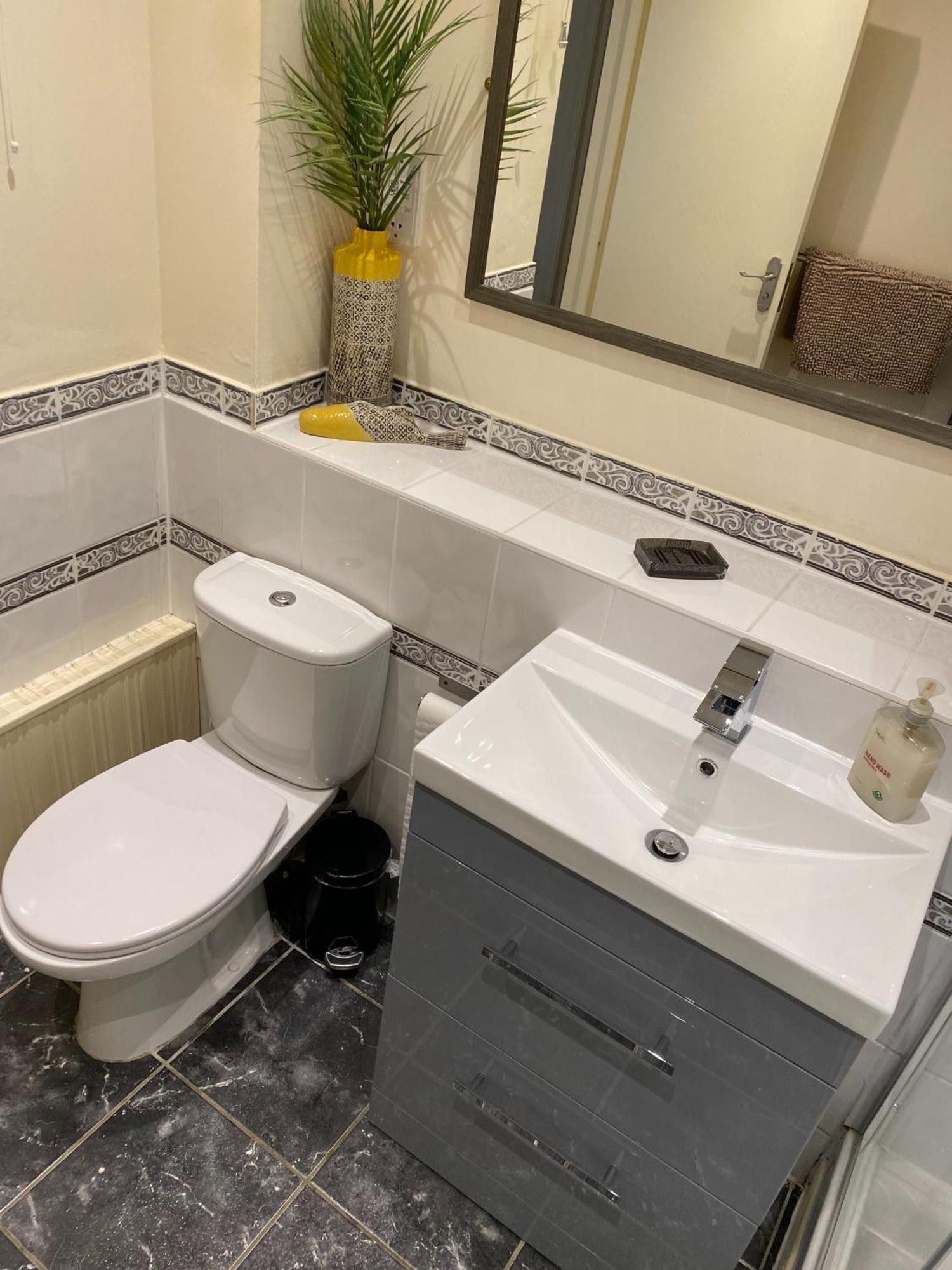 River Courtyard Apartment In The Heart Of Stneots Saint Neots Exteriör bild