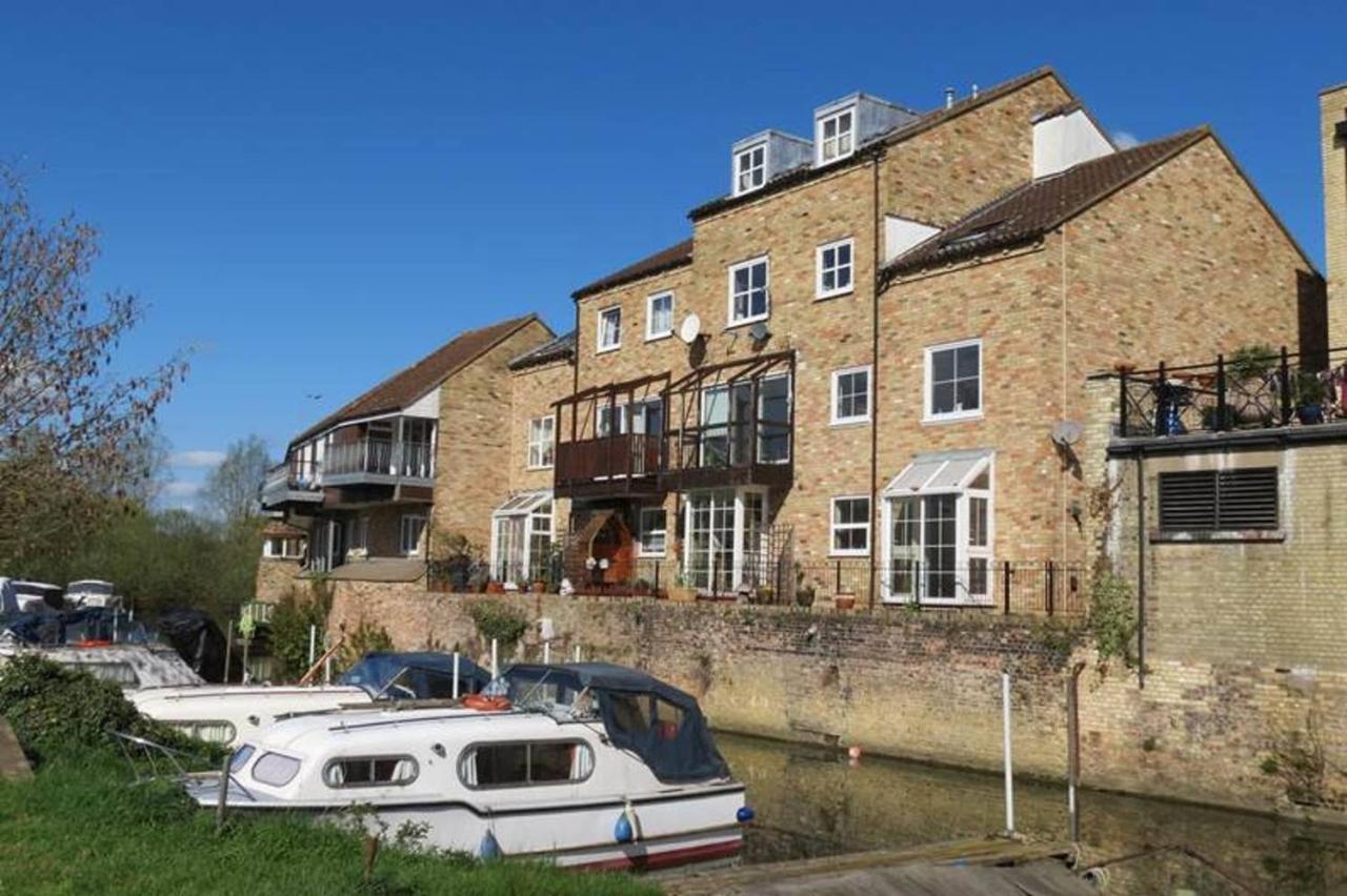 River Courtyard Apartment In The Heart Of Stneots Saint Neots Exteriör bild