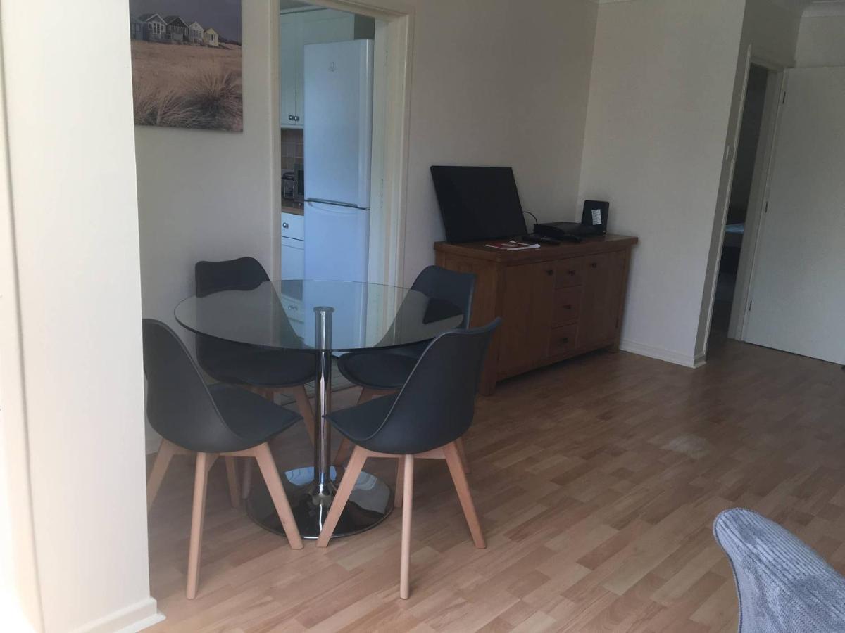 River Courtyard Apartment In The Heart Of Stneots Saint Neots Exteriör bild